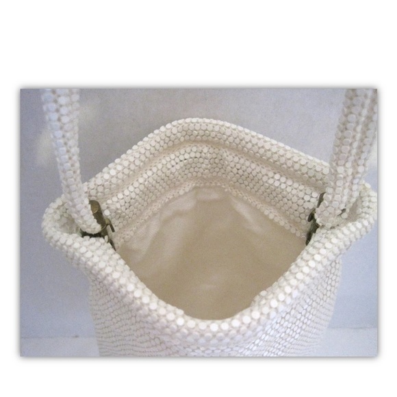 Vintage Lumured Handbag Ivory Cream Off White Mesh Evening Bag
Purse - Picture 9 of 13